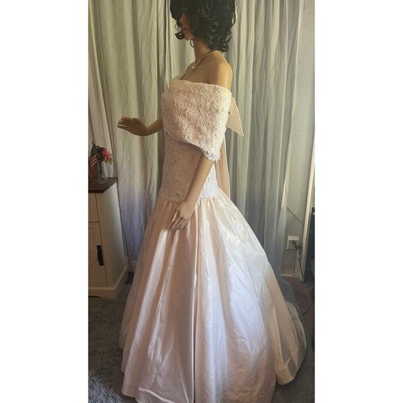 Vintage ILGWU Pink Lace Off-Shoulder Formal Gown - Picture 12 of 17